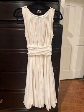 Sleeveless white Midi Pleated Dress